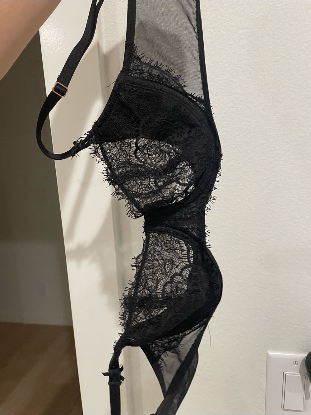 Victoria's Secret Black Lace Underwire Bra - Picture 4 of 5